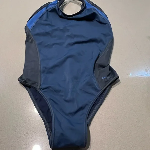 Swimsuit - Picture 2 of 6